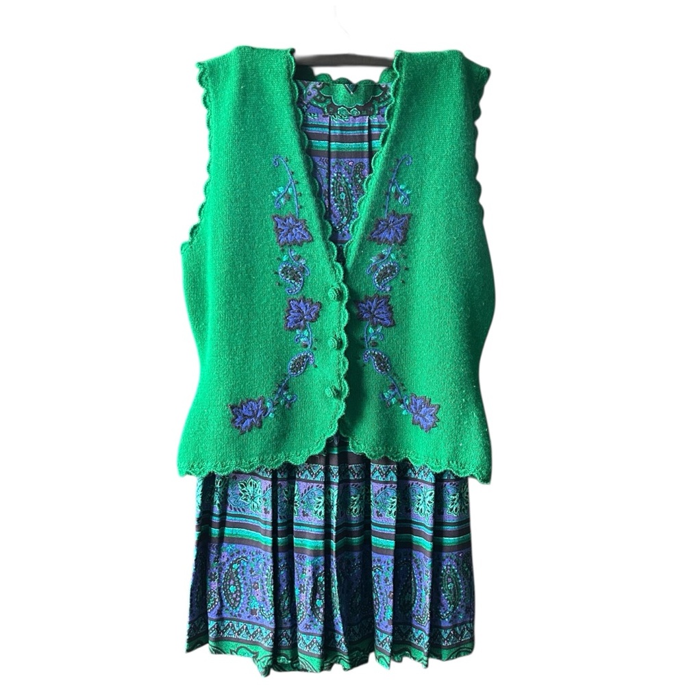 Koret Vintage Green Embroidered Floral Knit Sweater Vest and Skirt Set Size M 10